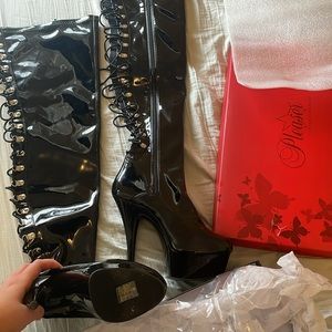 Size 10 thigh high Pleasers. (Delight 3063)
